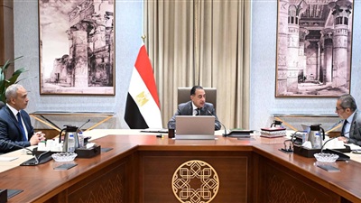 رئيس الوزراء يتابع الموقف التنفيذي لتشغيل عدد من المشروعات بالعاصمة الجديدة  