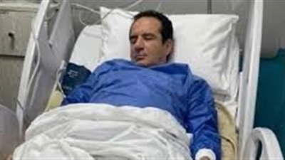 نجل محمد ثروت: دعواتكم لوالدي فهو الآن داخل غرفة العمليات لإجراء جراحة 