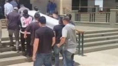 وصول جثمان سهام جلال لمسجد حسن الشربتلي تمهيدًا لصلاة الجنازة 
