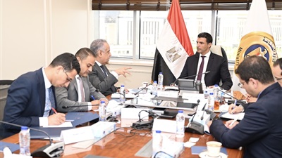 وزير الصناعة يبحث مع رئيس جمعية رجال الأعمال المصريين الأفارقة سبل تعزيز التعاون الصناعي بين مصر وإفريقيا  