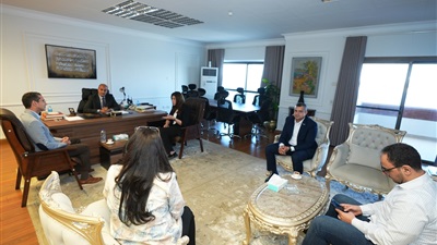 محافظ أسيوط يستقبل وفد شركة أسمنت أسيوط 