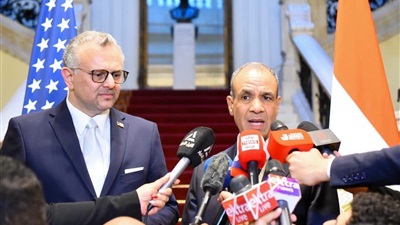 وزير الخارجية يبحث مع كبير مستشاري الرئيس الأمريكي للشئون العربية والأفريقية التطورات الإقليمية 