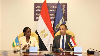 وزير الاتصالات يبحث مع نظيرته بجمهورية رواندا تعزيز التعاون بين البلدين في مجالات التحول الرقمي والذكاء الاصطناعي  