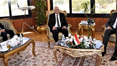 وزير الطيران المدني يبحث مع مدير عام المنظمة العربية للطيران المدني تطوير التعاون العربي 