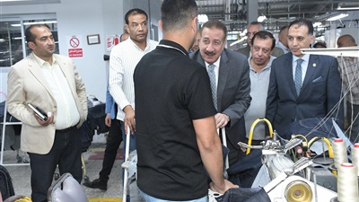 محافظ بورسعيد يتفقد مصنع 