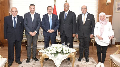 محافظ بورسعيد يستقبل وفدًا من مصنع سينمار  