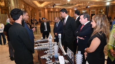 وزير الصناعة يفتتح الدورة الثالثة من معرض بعثة المشترين (EPS).. ويتفقد أجنحة الشركات المشاركة بالمعرض 