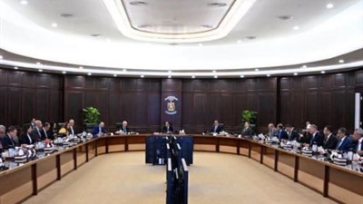 مدبولي: فصل السفينتين بميناء دمياط فور نشوب الحريق للسيطرة على الأزمة 