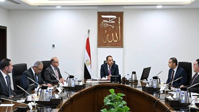 رئيس الوزراء يستعرض عددا من المقترحات لتطوير أداء البورصة المصرية  