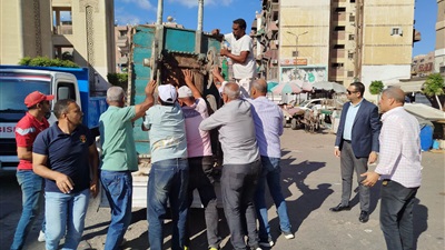  نائب محافظ بورسعيد يقود حملة مكبرة لإزالة الإشغالات بمحيط المجمع الإسلامي بمنطقة التعاونيات  