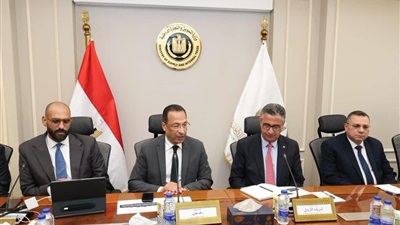 وزيرا التموين والتجارة الداخلية والاتصالات وتكنولوجيا المعلومات يتابعان منظومة كارت الخدمات الحكومية الموحد 
