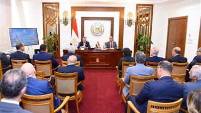 وزير الخارجية يستقبل وزير التخطيط والتنمية الاقتصادية ويعقدان لقاء مع السفراء المنقولين للخارج  