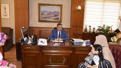  محافظ بورسعيد يستجيب لاستغاثة أسرة طفلة ويوجه بتوفير العلاج والتأهيل وصرف مساعدة مالية  
