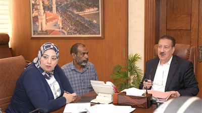  لليوم الثاني على التوالي..محافظ بورسعيد يلتقي 20 مواطنًا بمكتبه لبحث مطالبه 