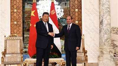 الرئيس السيسي والسيدة قرينته يودعان الرئيس الصيني وقرينته بمطار القاهرة في ختام زيارته الرسمية لمصر 