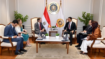 وزير الصناعة يبحث مع سفير إسبانيا سبل تعزيز التعاون الصناعي المشترك وجذب الشركات الإسبانية إلى السوق المصري 