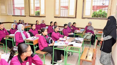 انتظام الدراسة بمدرسة فاطمة الزهراء الإعدادية بنات  