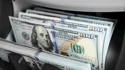 تراجع سعر الدولار مقابل الجنيه خلال منتصف تعاملات اليوم 