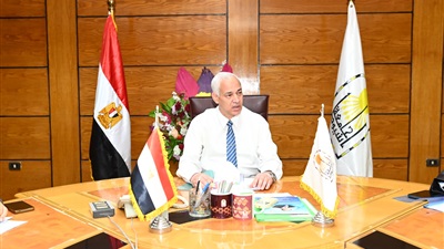 رئيس جامعة أسيوط يترأس اجتماع مركز تطوير التعليم الجامعي ودعم التحول الرقمي  