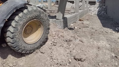 استمرارًا للتصدي للبناء المخالف.. حي الجنوب ببورسعيد ينفذ 3 حالات إزالة فورية لمخالفات بناء في المهد 