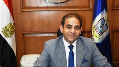 رئيس جامعة بورسعيد يعلن صدور القرار الوزاري ببدء الدراسة ببرنامجَي الترجمة التخصصية بالصينية وتعليم العربية للناطقين بغيرها بكلية الآداب 