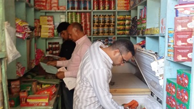 ضبط 22 طن مواد غذائية ولحوم و23 ألف لتر وقود بأسيوط  