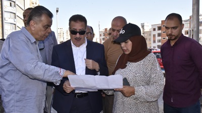 محافظ بورسعيد يتابع أعمال تطوير 110 عمارة بالمنطقة الخامسة بحي المناخ  
