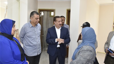 محافظ بورسعيد يتفقد الانتهاء من أعمال تطوير ورفع كفاءة مبنى خدمات منتفعي التأمين الصحي الشامل بحي المناخ  