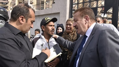خلال جولته بحي الضواحي..محافظ بورسعيد يلتقي المواطنين وببدء اعمال تطويرالمرحلة الثانية من السيدة نفيسة 