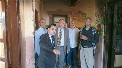 دون أية إصابات...وكيل وزارة التعليم بأسيوط يتفقد السيطرة على حريق محدود بغرفة بمدرسة الخلفاء الابتدائية بموشا  
