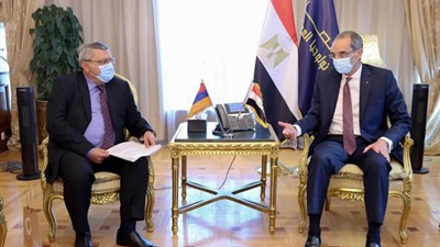 وزير الاتصالات يستقبل سفير أرمينيا في القاهرة لبحث تعزيز التعاون الثنائى 