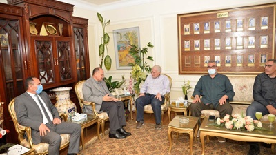 محافظ أسيوط يلتقى رئيس مجلس إدارة المقاولون العرب  