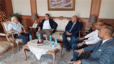 محافظ بورسعيد يستقبل ممثلى شركة ويب هيلب العالمية لمراكز الاتصال لبحث سبل التعاون 
