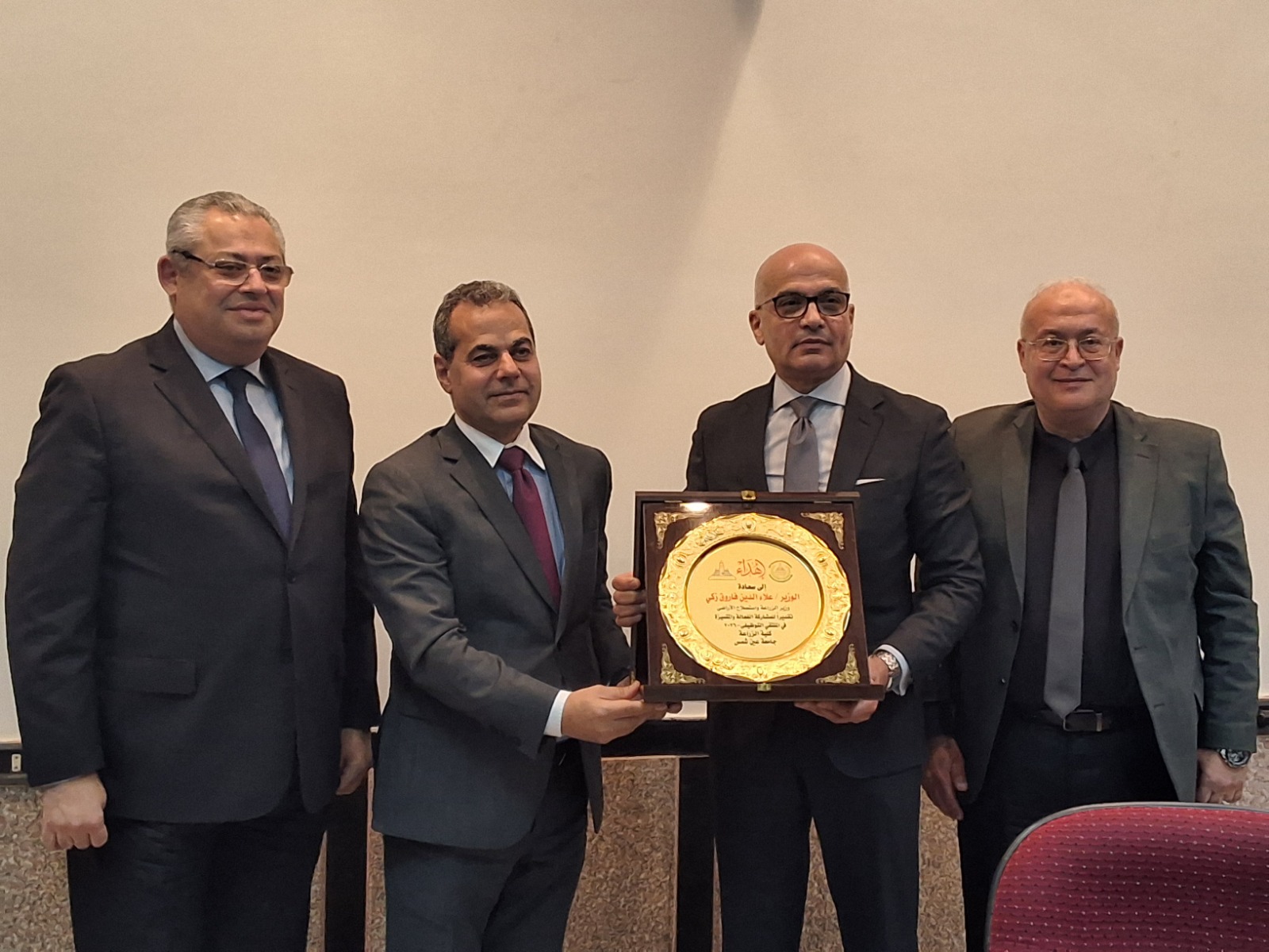 زين العابدين يفتتح