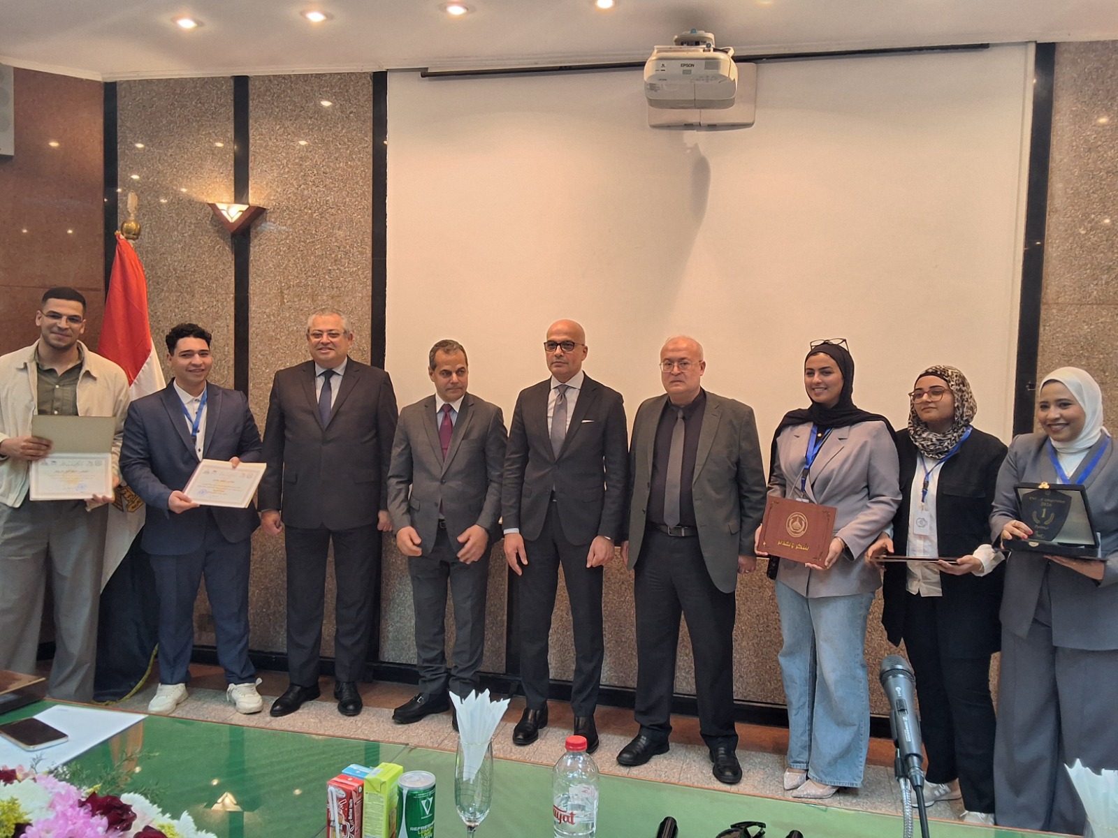 زين العابدين يفتتح