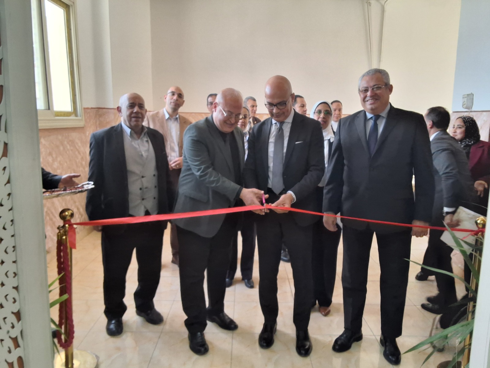 زين العابدين يفتتح